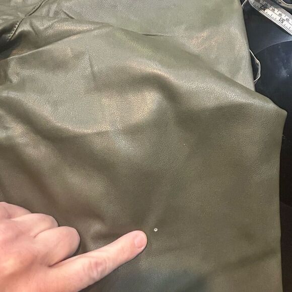 Avec Les Filles Vegan Leather Kick Flare Pants olive green size 6 - Picture 14 of 14